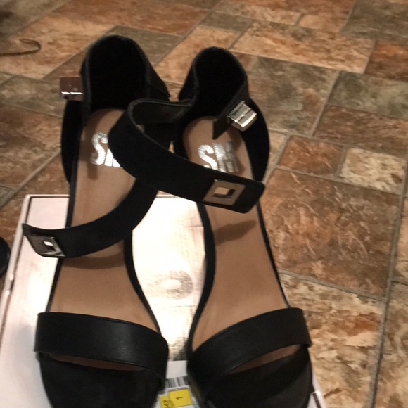 Heels - Picture 1 of 2